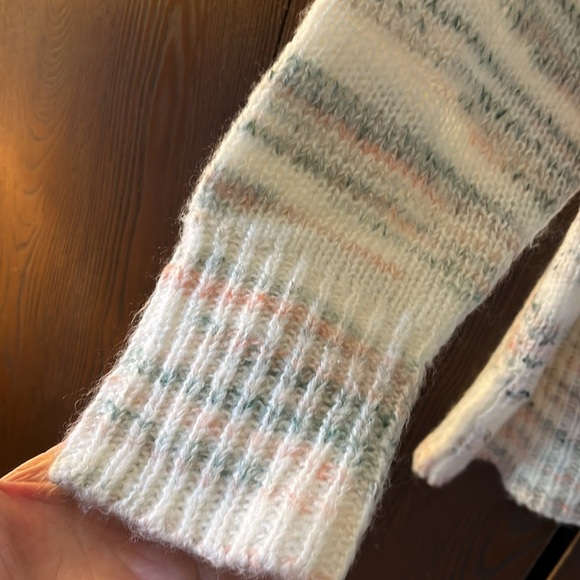 Torrid white knit sweater with gray and pink. Size Torrid 1 - Picture 5 of 7